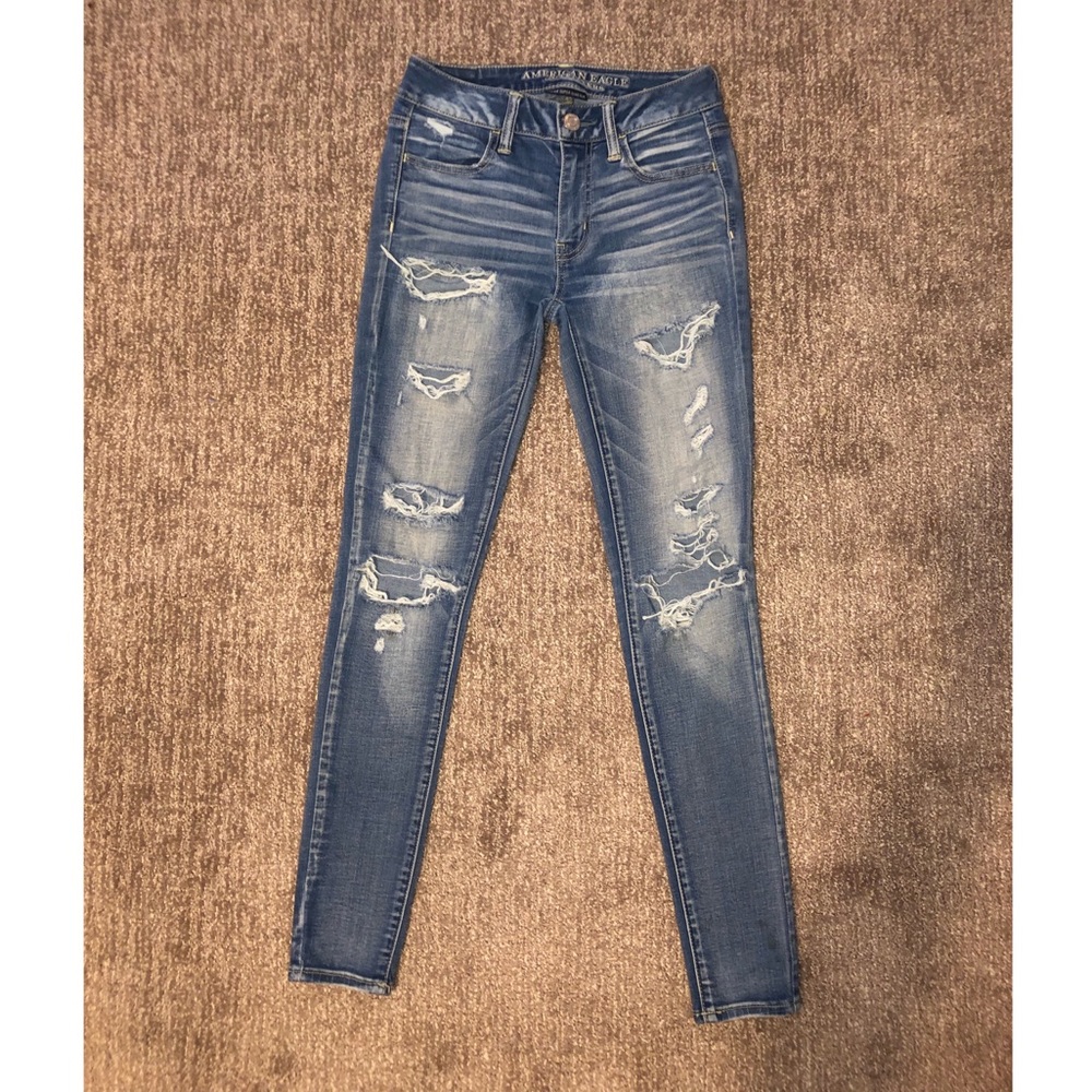American Eagle Light Wash Skinny Jeans